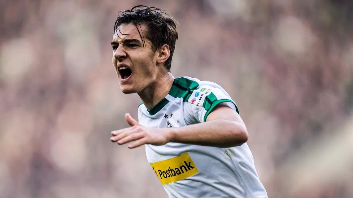 包含赛地聚焦：德甲国际比赛日热度飙升；金州勇士伤情更新；质疑声仍在；团队化学反应显著的词条爱游戏在线